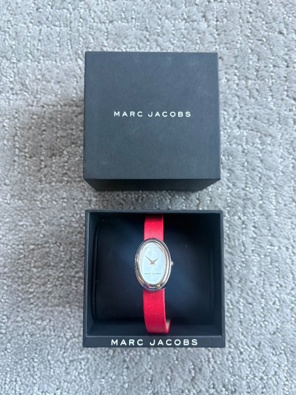 MARC JACOBS Women's Cicely Oval Dial Leather Strap Watch Silver and Red Broken